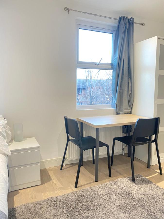 Cozy En-Suite Near Stratford Londra Dış mekan fotoğraf