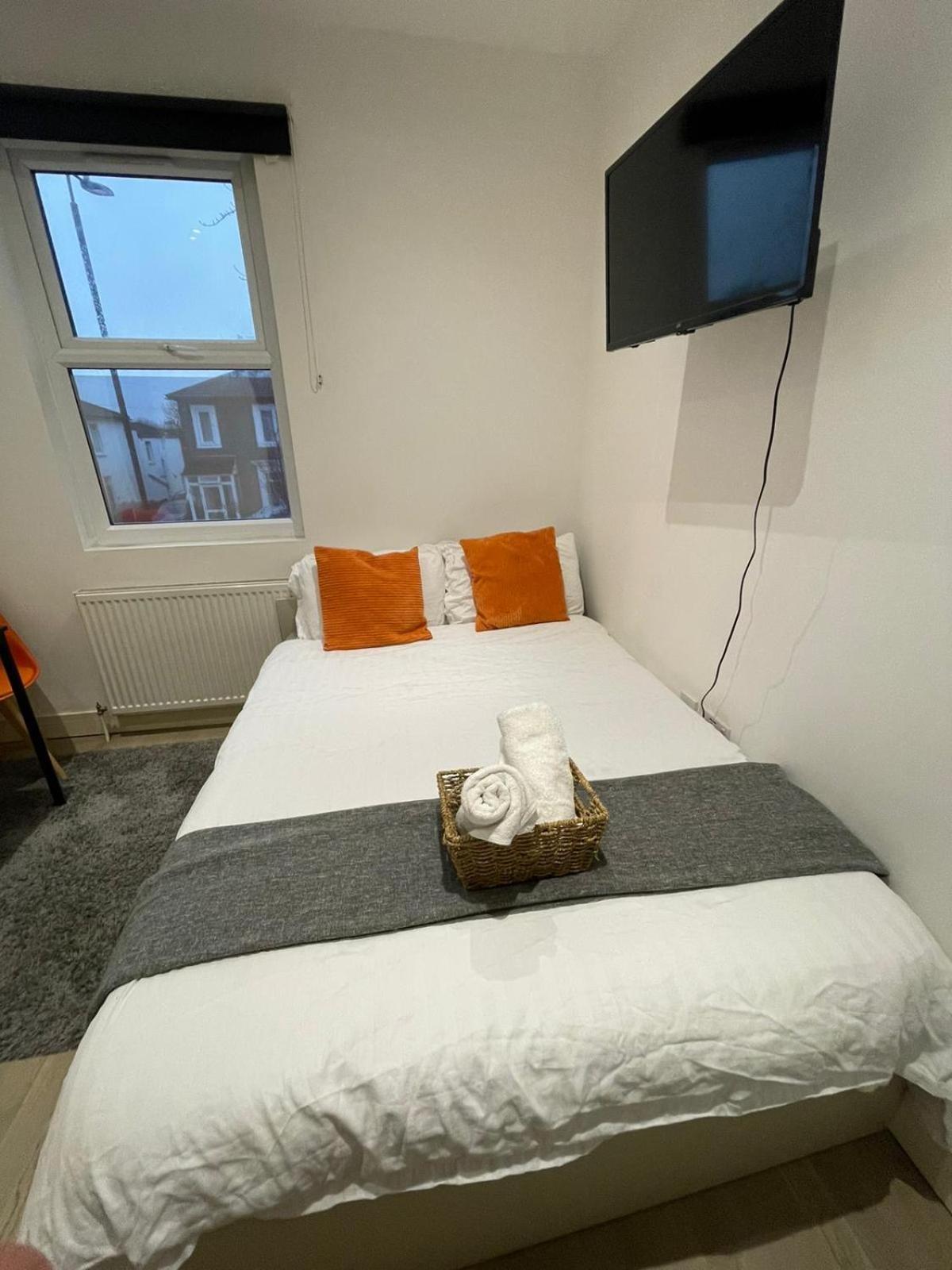 Cozy En-Suite Near Stratford Londra Dış mekan fotoğraf